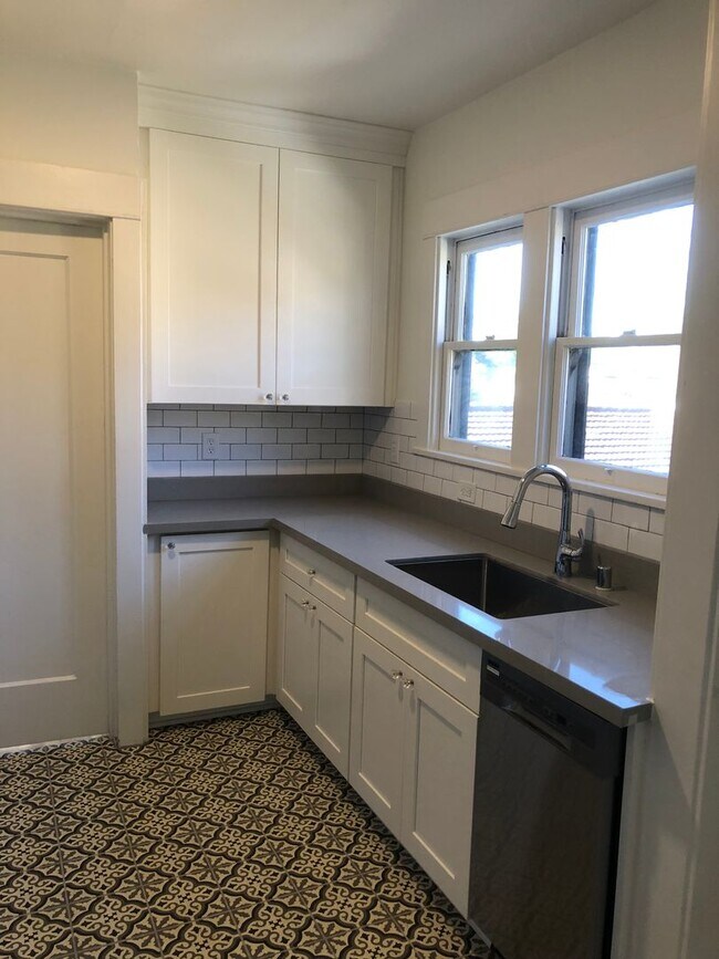 Building Photo - 219 Park Ave