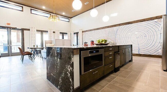 Building Photo - 12500 Shadowglen Trce