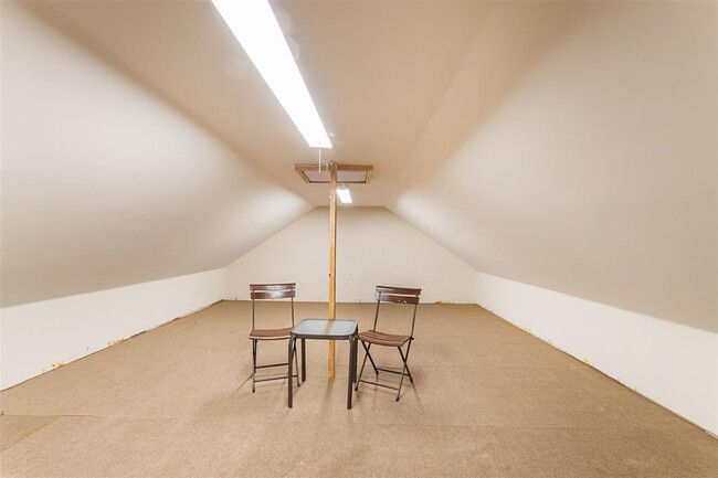 Building Photo - 3115 Evergreen Oak Dr