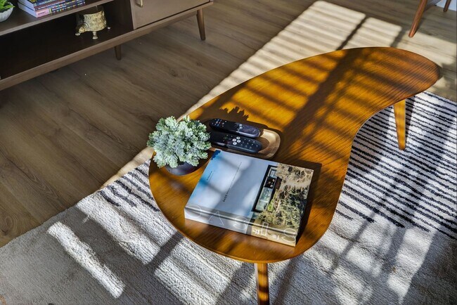 Building Photo - Welcome to Reno Nevada’s Biggest Little BnB !!