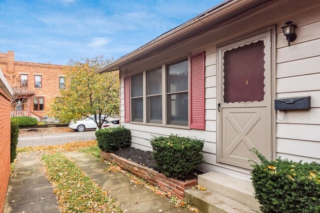 Building Photo - 981 Highland St