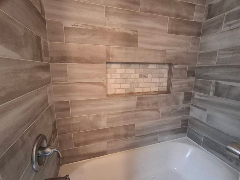 Building Photo - 869 Arkwright St N