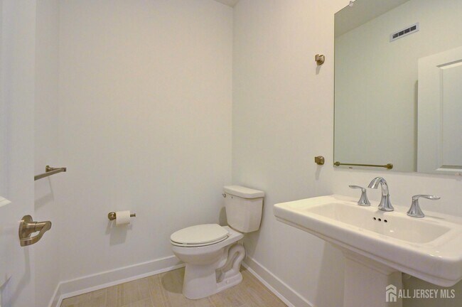 Building Photo - 13 Griffin Ln