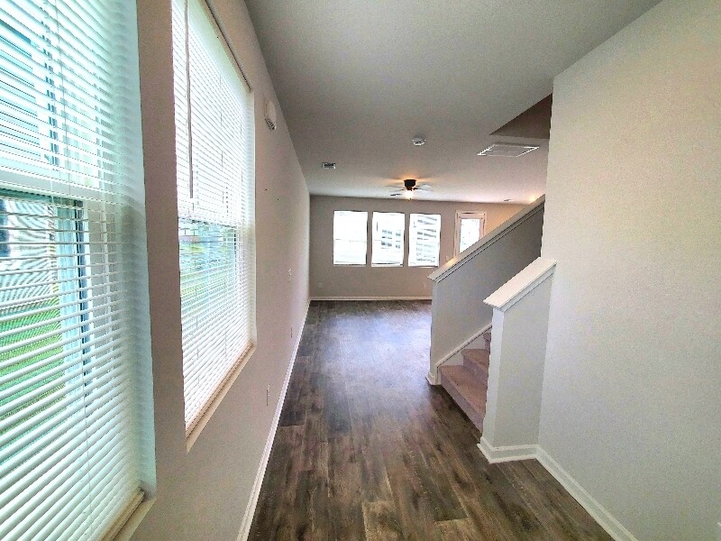 Building Photo - 400 Southern Wren Wy