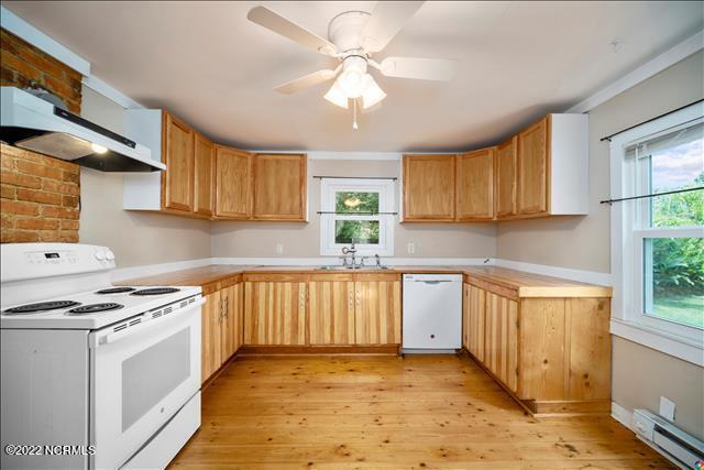 Building Photo - 203 S Elm St