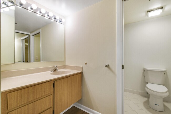 Building Photo - 1701 Marina Isle Way