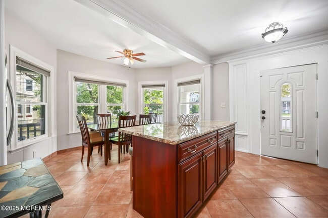 Building Photo - 601 4th Ave