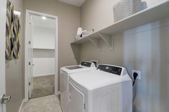 Building Photo - 1255 N Arizona Ave