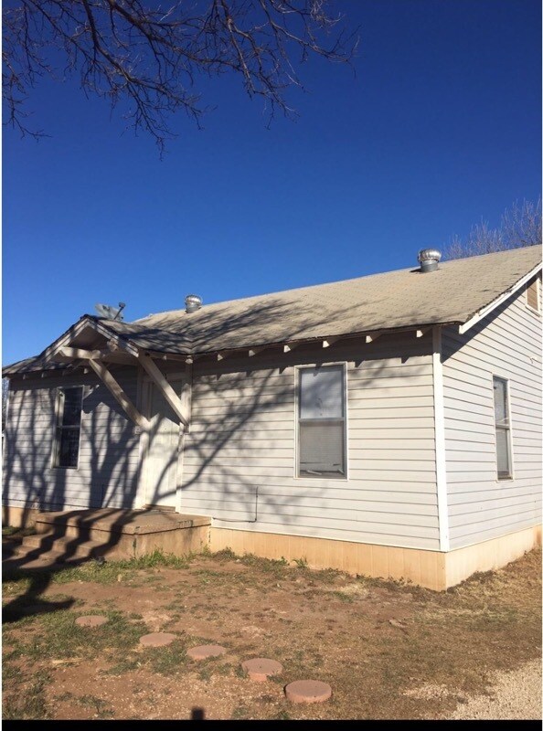 Primary Photo - 1221 ave N