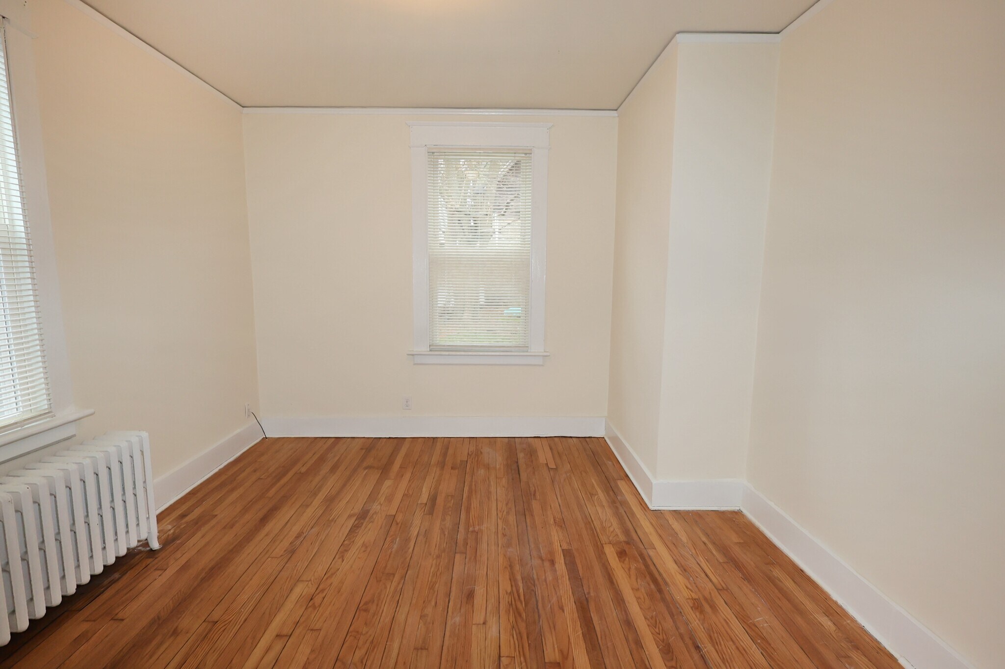 Building Photo - 146 Division St