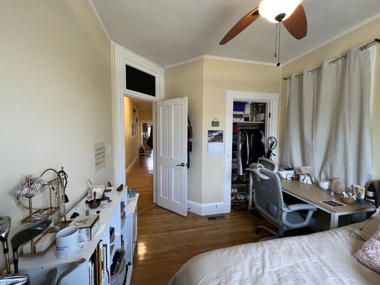 Building Photo - 176 Elm St