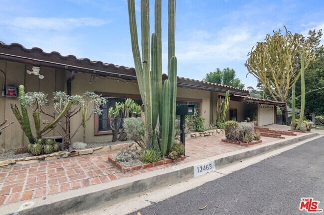 Building Photo - 13463 Rand Dr
