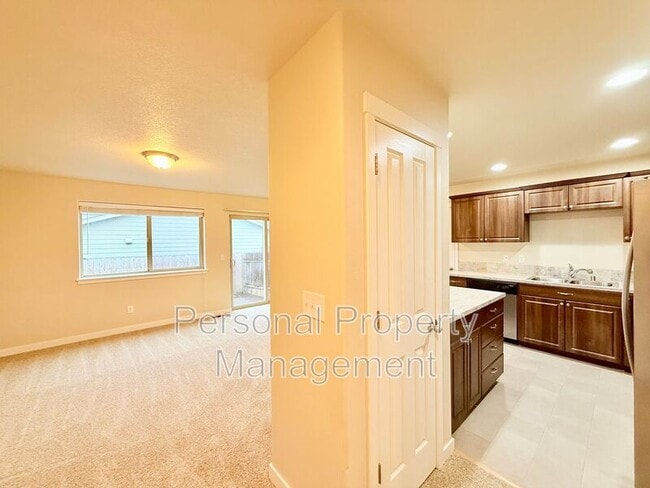 Building Photo - 6108 NE 71st Ave