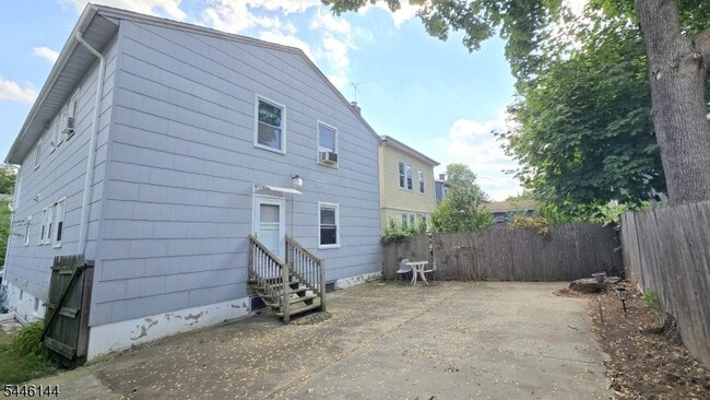 Building Photo - 267 Parker Ave.