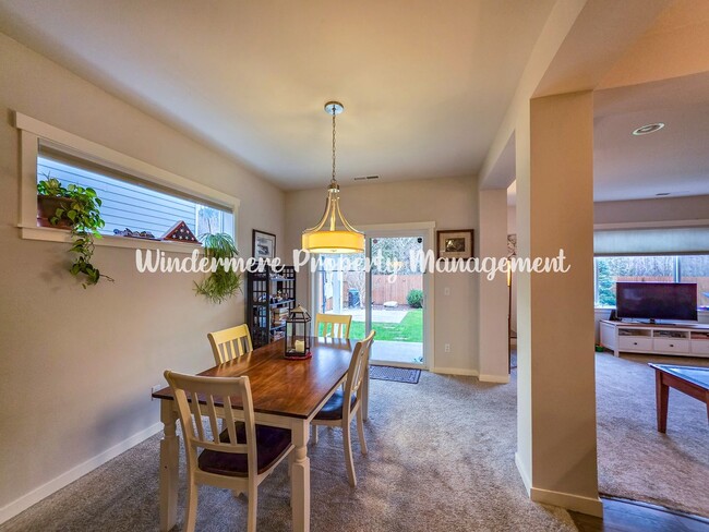 Building Photo - Gorgeous, Spacious 4 bed Home, CK Schools, LARGE fully fenced yard - A/C, close to trails and more!