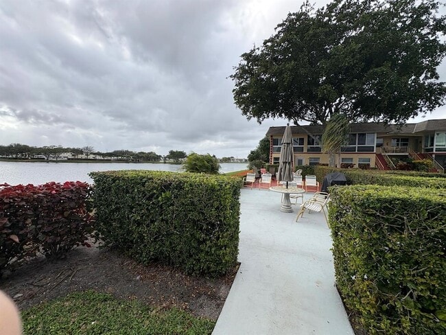 Building Photo - 98 Stratford H