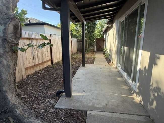 Building Photo - Home For Rent in Fair Oaks, CA