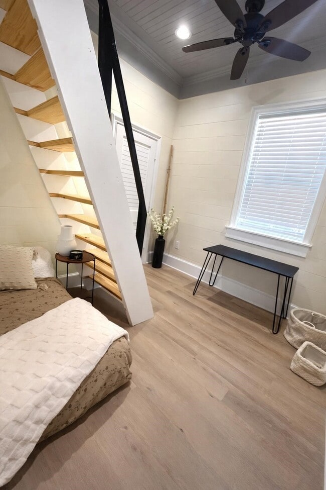 Building Photo - 5036 Golden Forest Dr