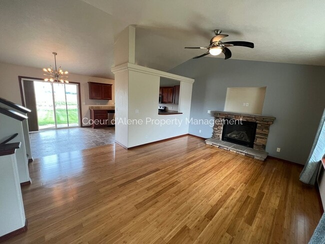 Building Photo - Well Maintained 4 bed house in The Landings