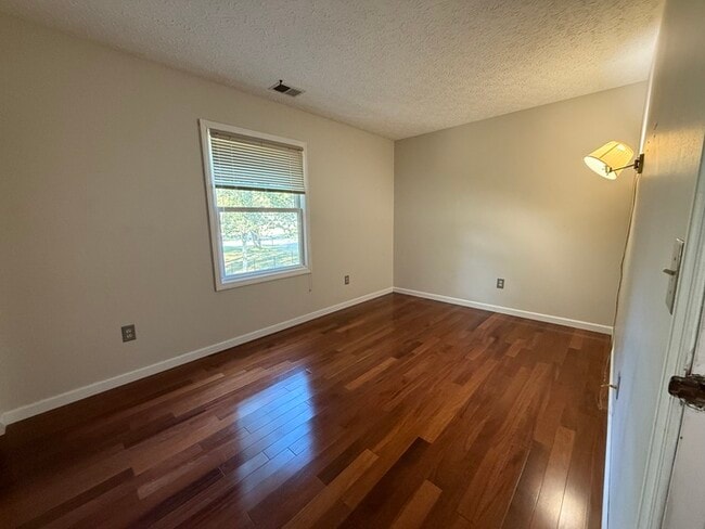 Building Photo - Updated 4 Bedroom, 2.5 Bath Home