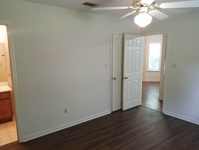 Building Photo - 6126 Vinnie Dr