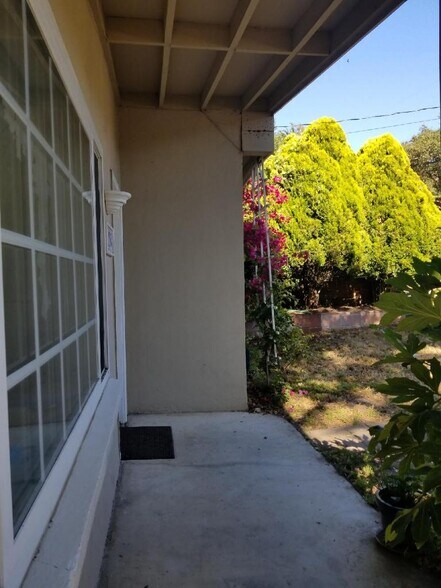 Building Photo - 1208 Lincoln Avenue