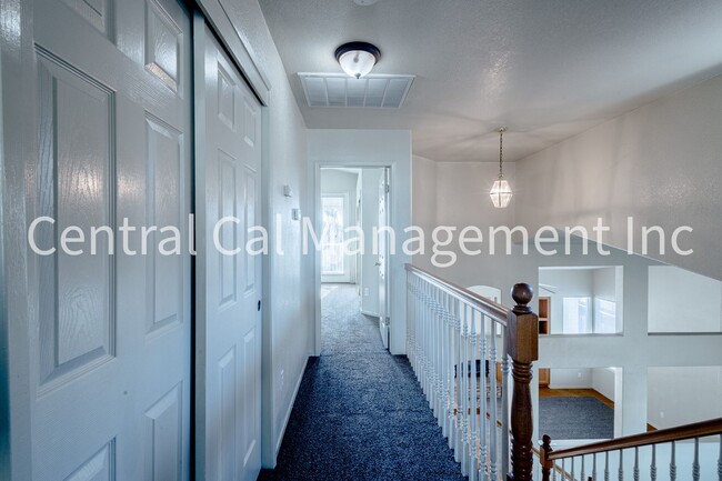 Building Photo - 4 Bedroom/3 Bath Home in the Southwest - $2495 per Month!