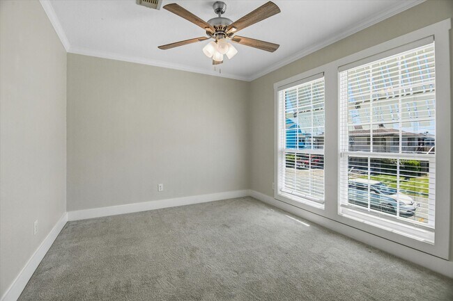 Building Photo - 606 Warsaw Dr