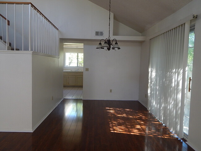 Building Photo - 20410 Mesa Oak Dr