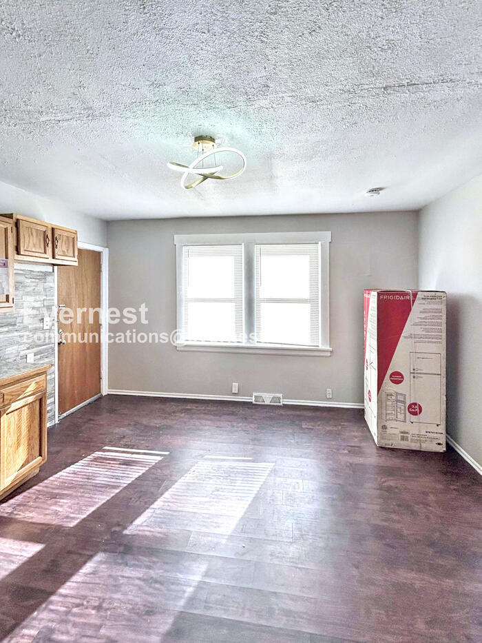 Building Photo - 3295 W 46th St