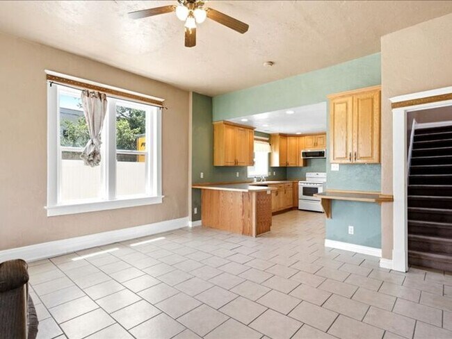 Building Photo - North Salt Lake 4 bed 3 bath home