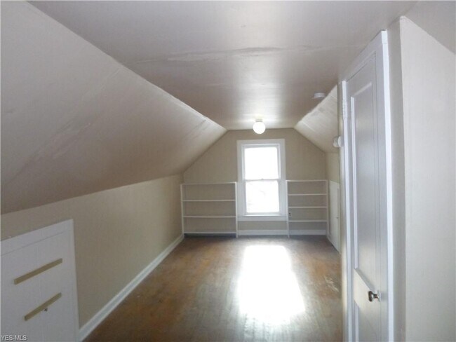 Building Photo - 62 E Rosewood Ave