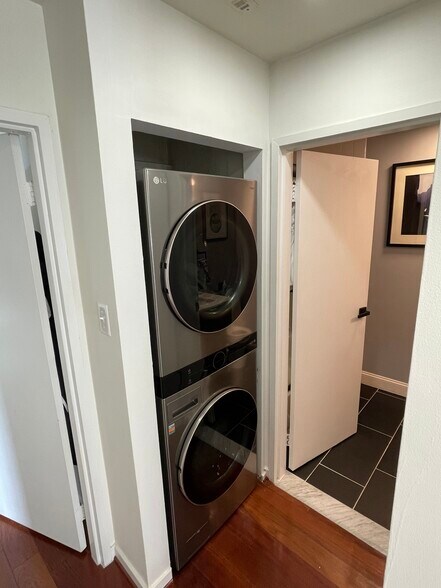 Building Photo - 2429 Locust St