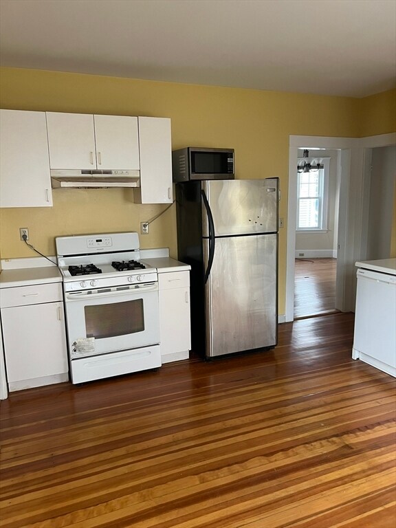 Building Photo - 111 E Elm Ave