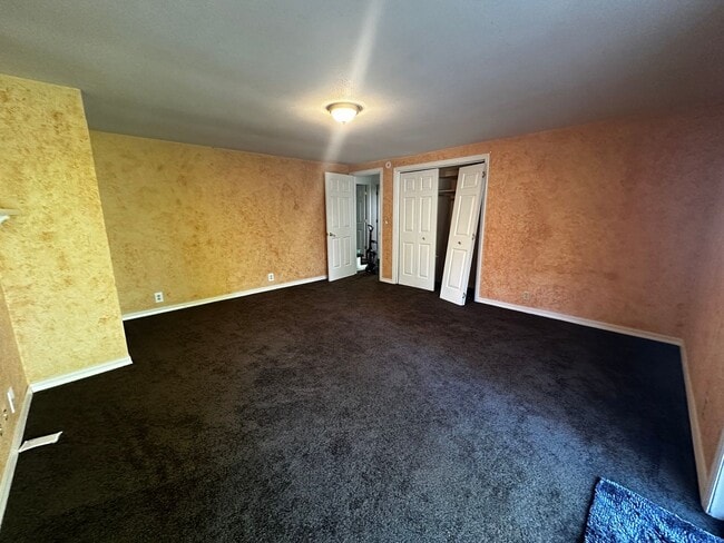 Building Photo - Light Filled 4 Bedroom 2.5 Bathroom Two-St...