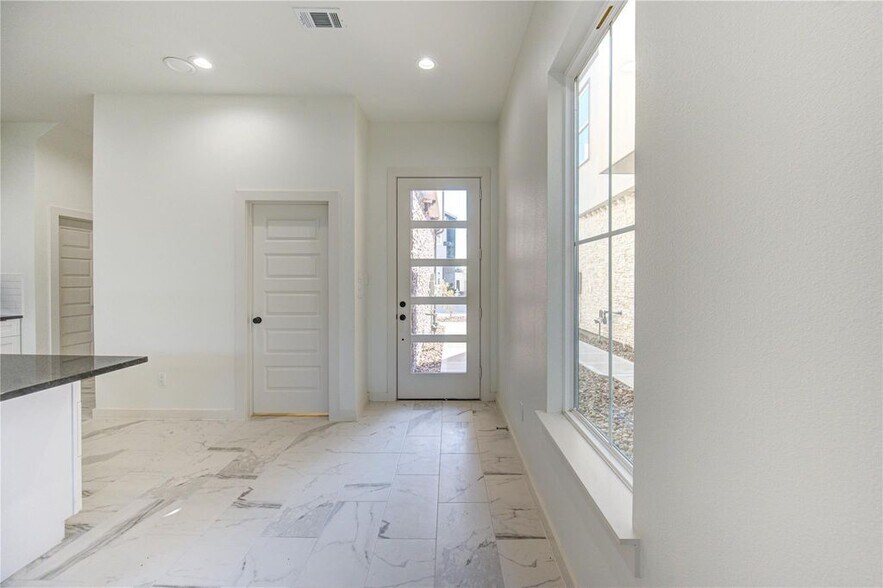Building Photo - 2920 El Fenice Ln