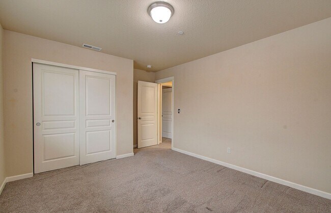 Building Photo - Charming 4 bd 2.5 ba Vancouver Home - Available Now!