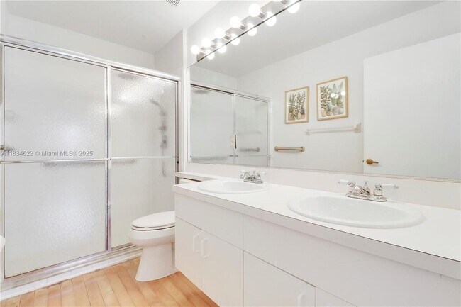 Building Photo - 653 NW San Remo Cir