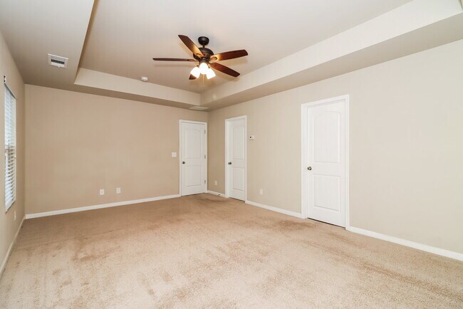 Building Photo - 618 Royal Crest Ct