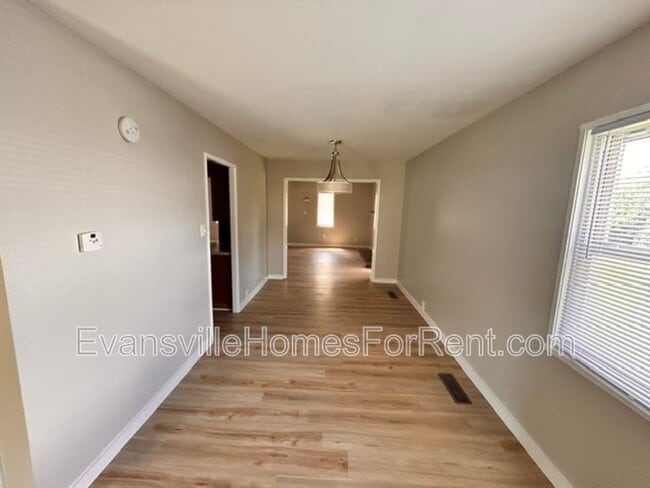 Building Photo - 300 N Park Dr