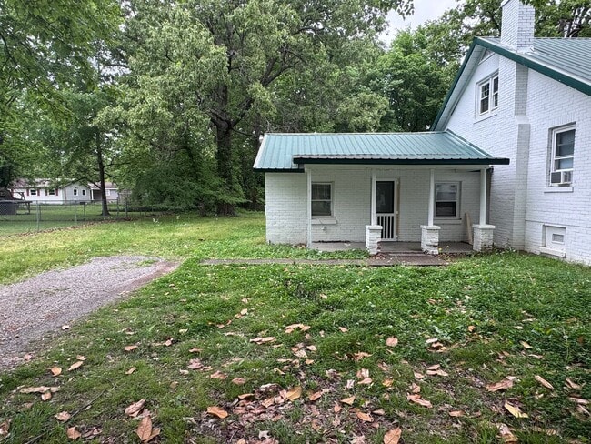 Building Photo - 922 S 27th St