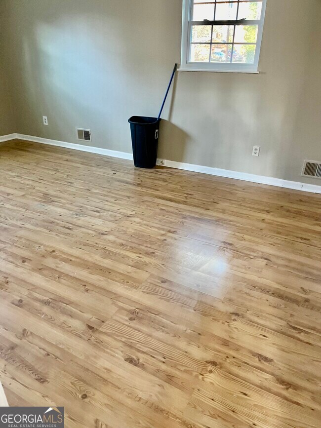 Building Photo - 152 Rountree Rd