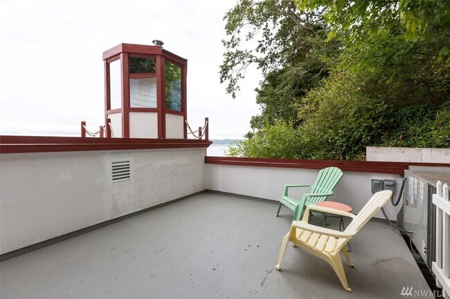 Building Photo - Amazing Dash Point Beach Front Home!
