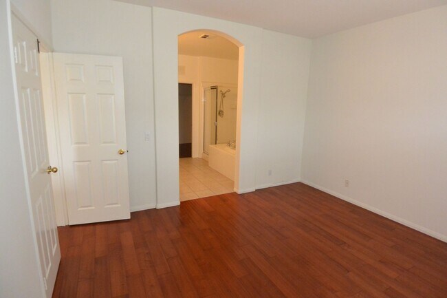 Building Photo - 22 Roseville