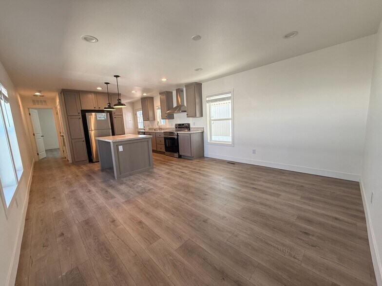 Building Photo - 3601 E Wyoming Ave