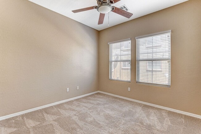 Building Photo - Gorgeous 4 bedroom near Aliante!