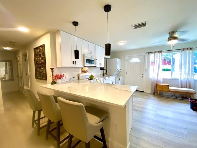 Building Photo - 415 Mapleway