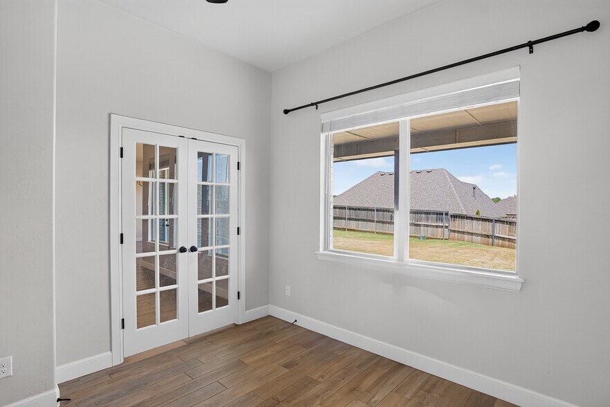 Building Photo - 709 Timber Trl