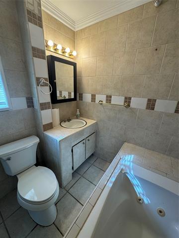 Building Photo - 2121 Cliff Park