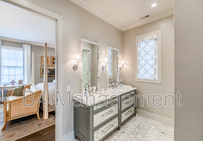 Building Photo - 103 Alester Square